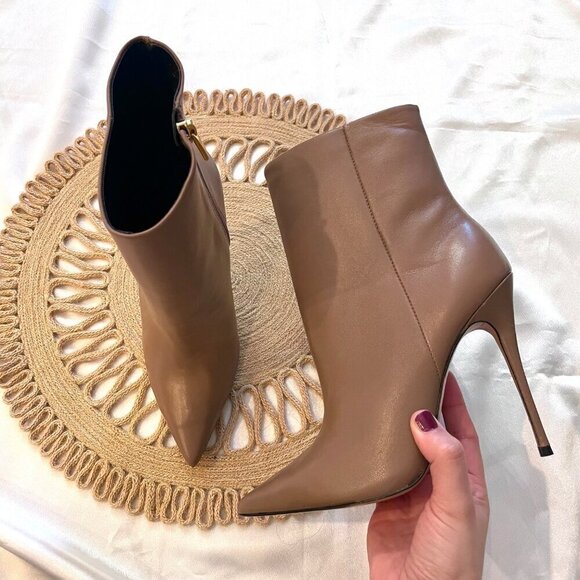 NWT Saks Fifth Avenue Tan Leather Ankle Heeled Boots Size EU 38.5 - Picture 1 of 8